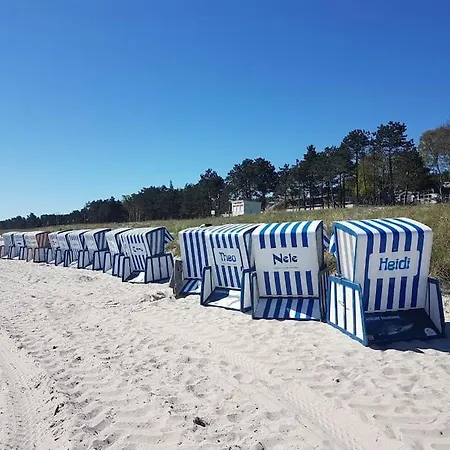 Gemuetliche 2 Zi-Fewo Mit Terrasse, Strandnaehe, Wifi Breege Esterno foto