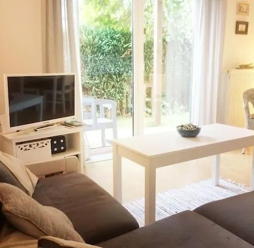 Gemuetliche 2 Zi-Fewo Mit Terrasse, Strandnaehe, Wifi