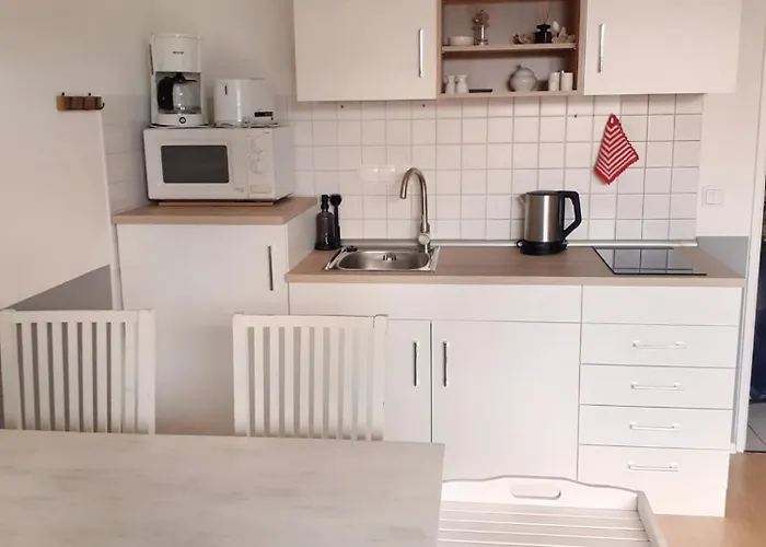 Gemuetliche 2 Zi-Fewo Mit Terrasse, Strandnaehe, Wifi