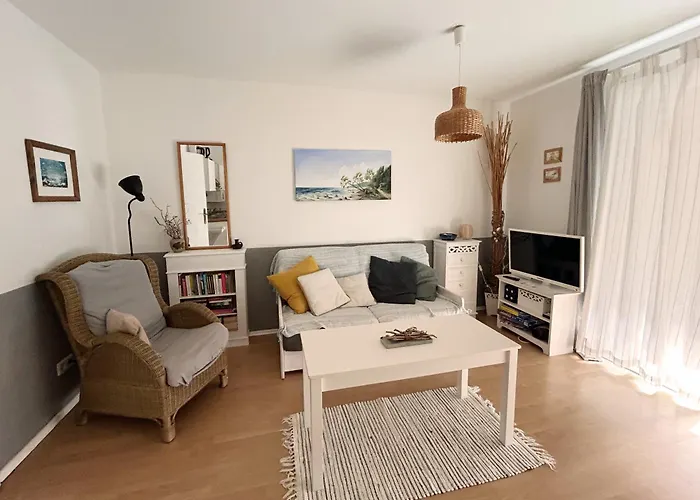 Gemuetliche 2 Zi-Fewo Mit Terrasse, Strandnaehe, Wifi