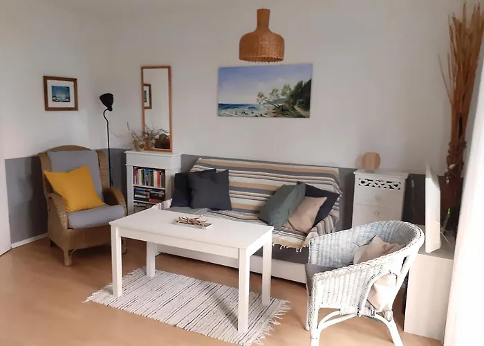 Gemuetliche 2 Zi-Fewo Mit Terrasse, Strandnaehe, Wifi